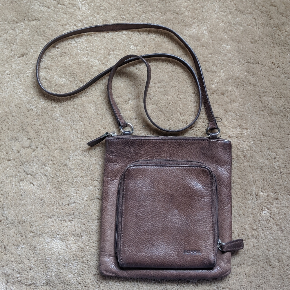 Fossil leather smallish crossbody bag